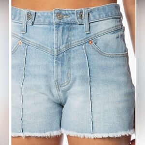 Juicy couture V-FRONT SHORTS WITH RAW HEM. Juicy couture jean shorts light wash